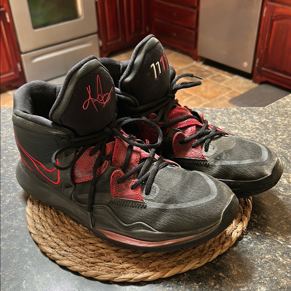 Nike Kyrie Infinity Black Red Snakeskin basketball